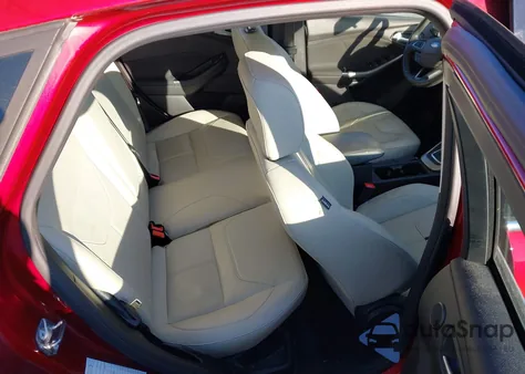 2017 Ford Focus Titanium z USA, uszkodzony, nr VIN 1FADP3N22HL279587